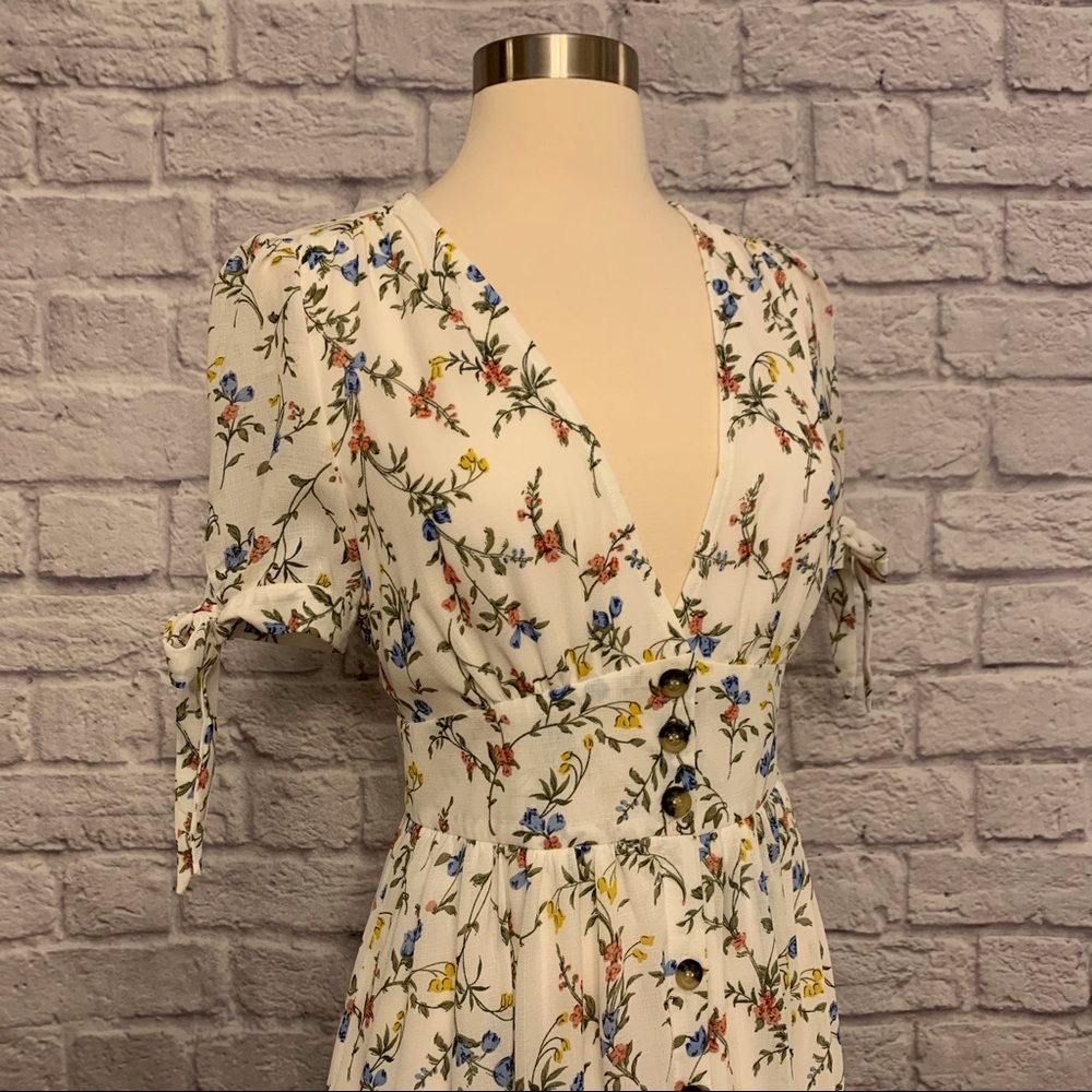 πHPπ Lost In Lunar Floral Button Front Dress - Picture 6 of 16